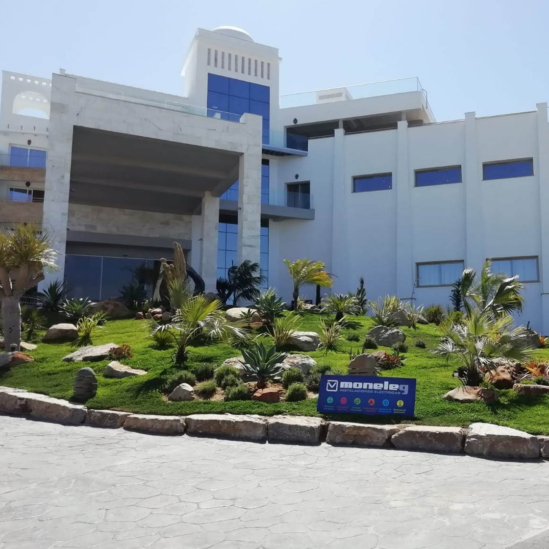 INSTALACIÓN ELÉCTRICA DE NUEVO HOTEL SENSIMAR EN ZAHARA DE LOS ATUNES